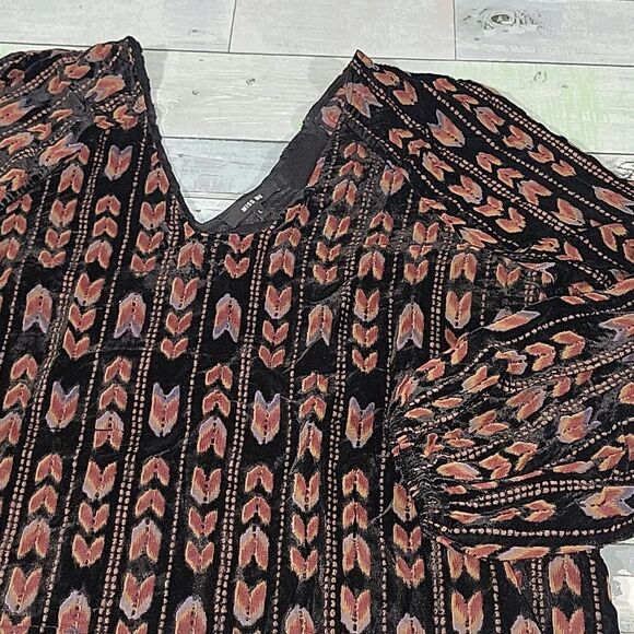 Miss Me Aztec Style Blouse/Top sz Large - Picture 2 of 4